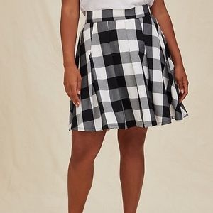 BLACK & WHITE PLAID PLEATED TWILL MINI SKIRT